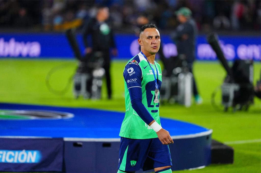 Colocan a Keylor Navas fuera de Pumas