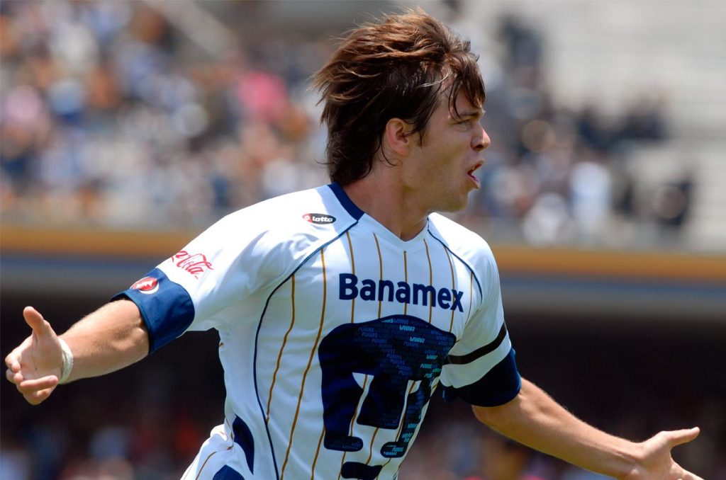 Esteban Solari en su etapa como delantero de Pumas
