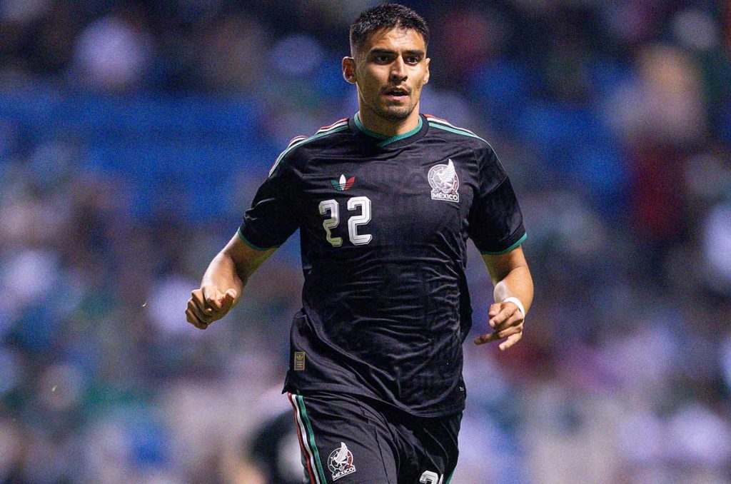 Guillermo Martínez sería el suplente de Raúl Jiménez en la Selección Mexicana