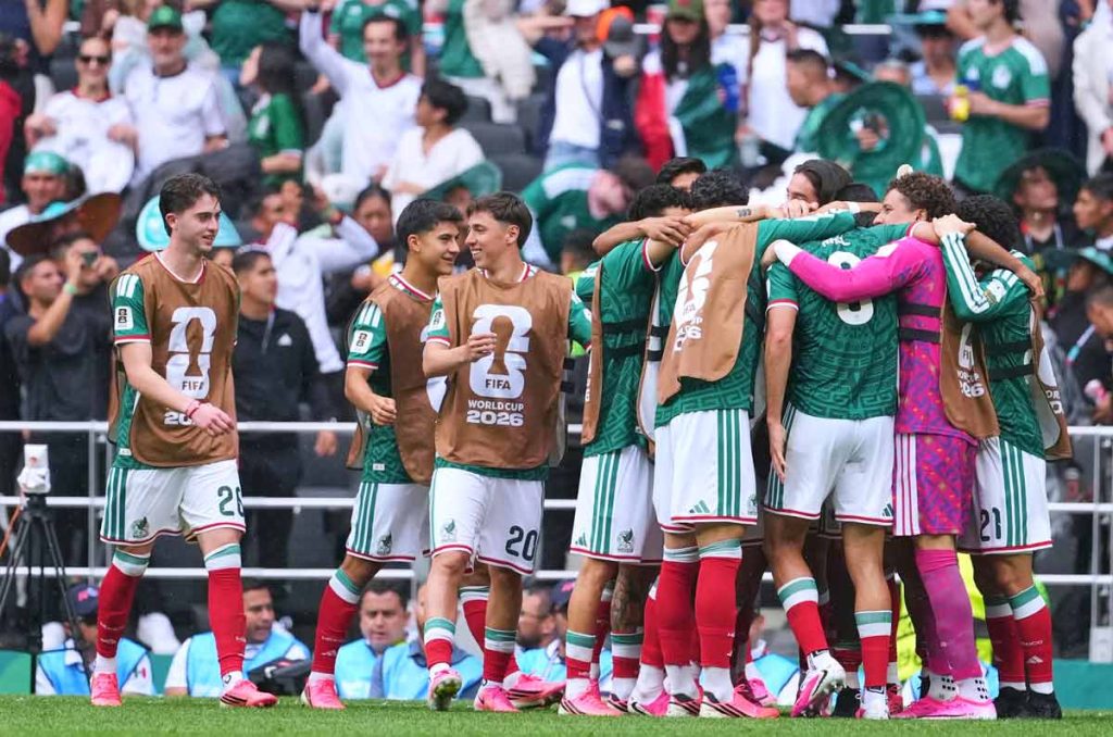 México festejó el gol de Raúl Jiménez