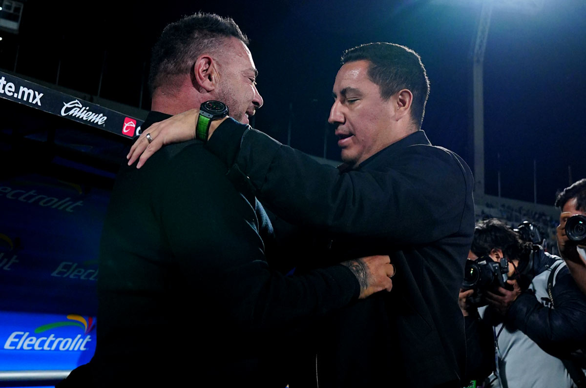 Pumas NO sabe elegir técnicos ganadores