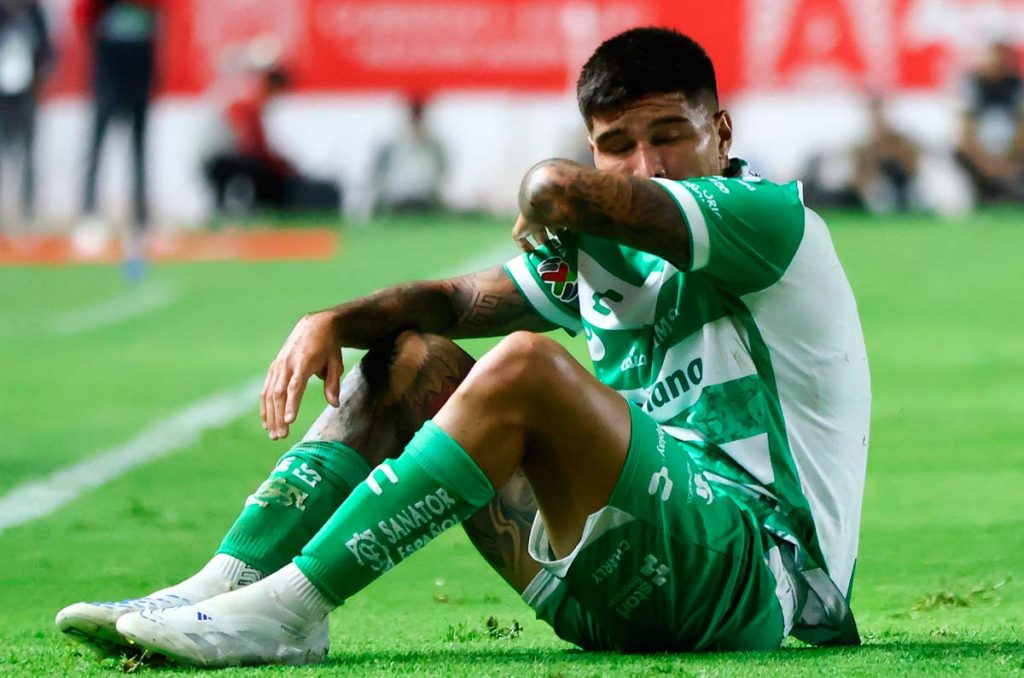 Santos Laguna trata de convencer a Bruno Amione para quedarse
