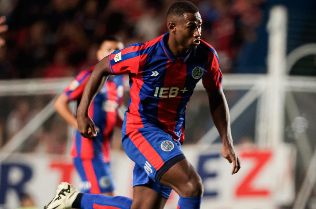 Jhohan Romaña, uno de los defensas en carpeta de Tigres