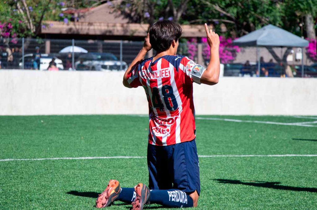 Uziel Vargas, una joya en la cantera de Chivas
