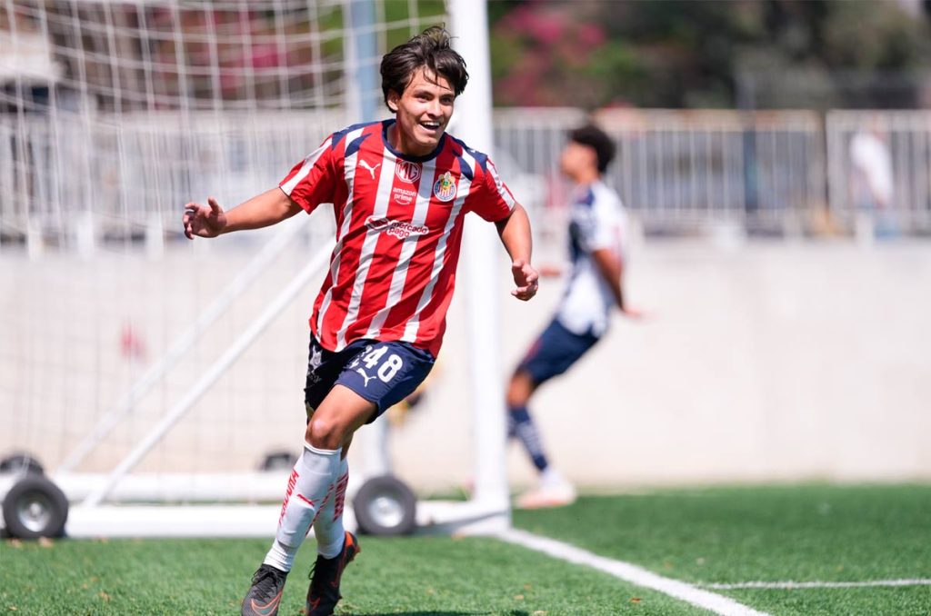 Uziel Vargas, la joya que Chivas enviaría a Europa antes de debutar