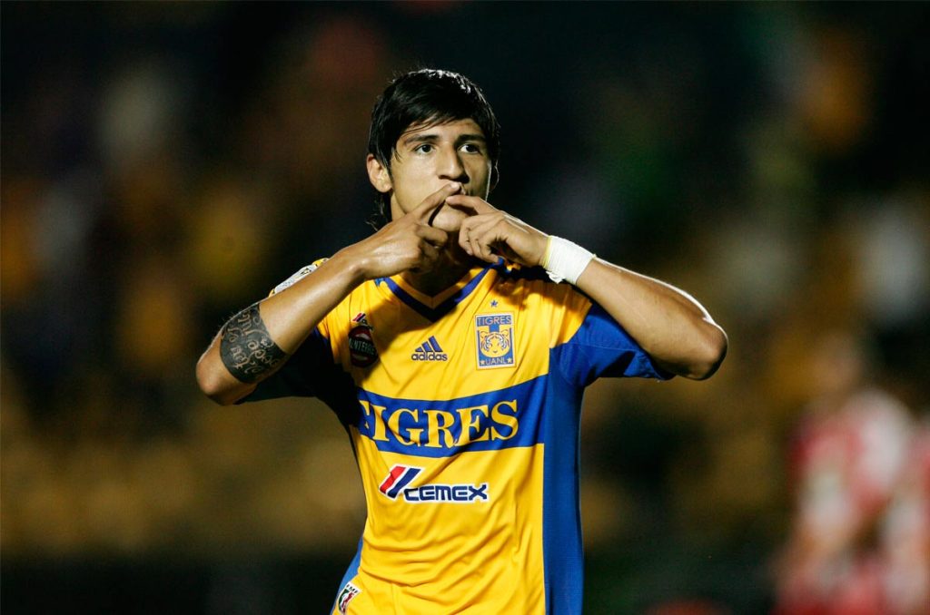 Alan Pulido forzó su salida de Tigres en 2014