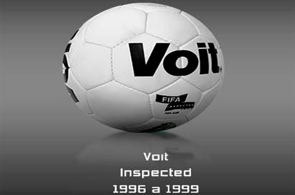Este es uno de los balones clásicos de VOIT para la Liga MX