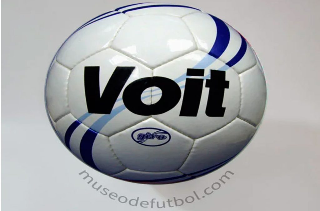 Este es un BALÓN VOIT del 2006