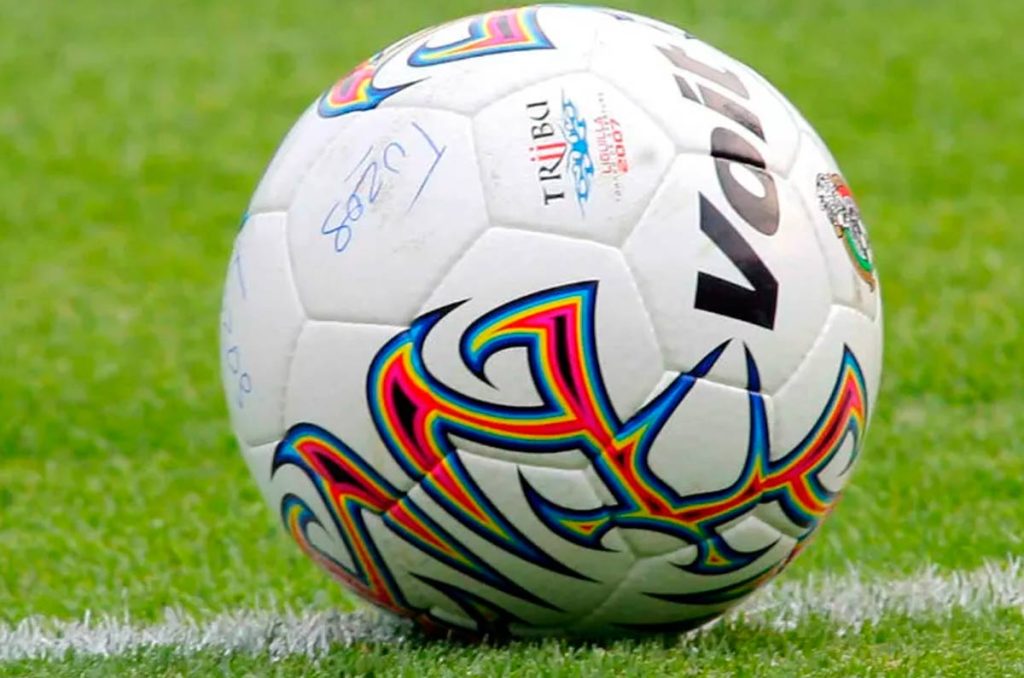 VOIT lanzó este balón para el 2007 llamado Tribu