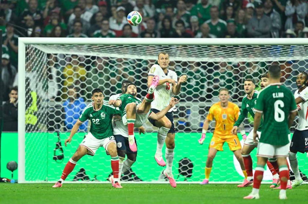 La secuencia del acrobático remate de Jiménez
